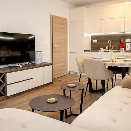 Cozy Sea View With Pool شقة *